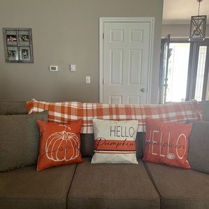 Meet your Posher, Constance